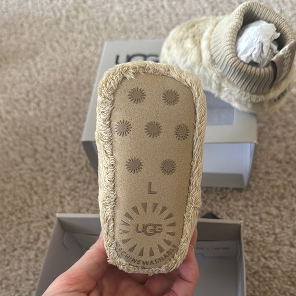 UGG Baby Beige Slippers in Box - Picture 3 of 6